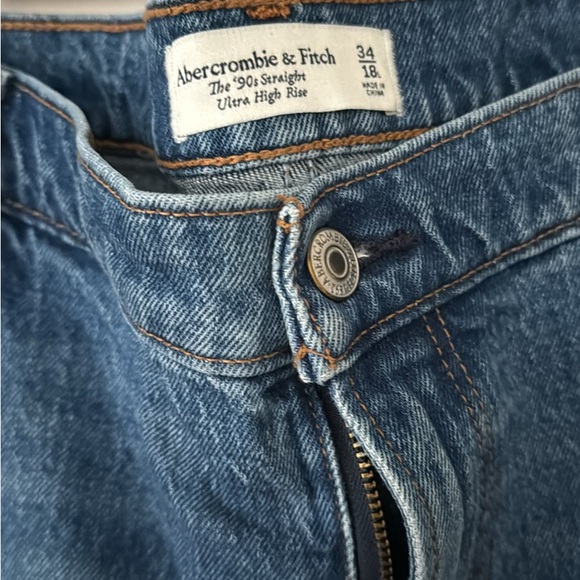 Abercrombie Ultra High Rise 90’s Straight Medium wash 34 Long EUC - Picture 4 of 5